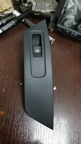 Кнопки переднього правого склопід'ємника VAG 5G0959855