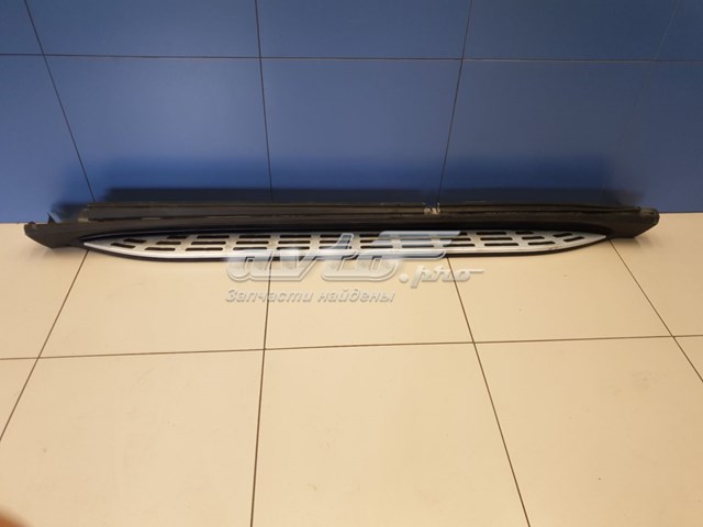Підніжка ліва A1676986500 Mercedes