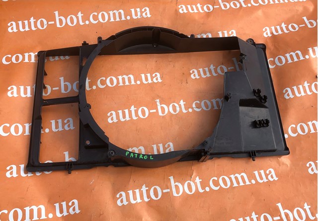 21476VB800 Nissan/Infiniti Дифузор радіатора охолодження, верхній
