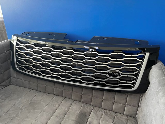 Решітка Land Rover LR034247