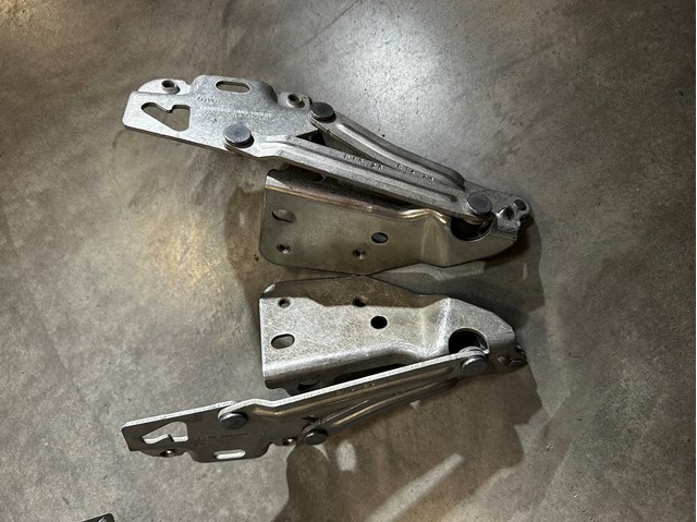 Петля капота, ліва Mercedes A9108803000 ціна, від 64.83 USD
