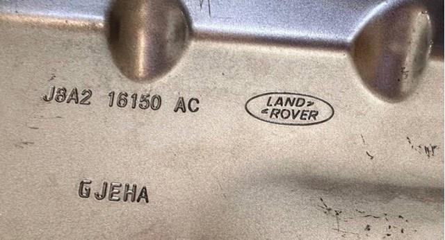 Шарнір капота правий Land Rover LR111644