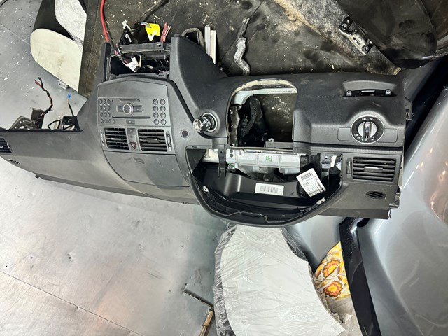  Mercedes A2046803787