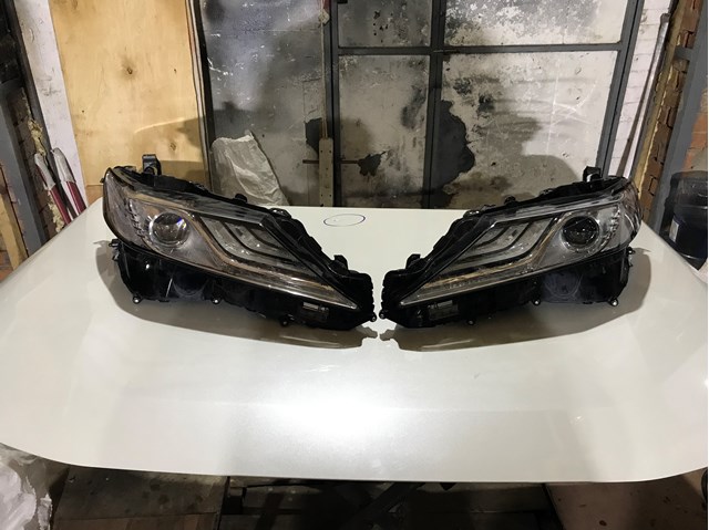 Фара ліва 8118533D72 Toyota