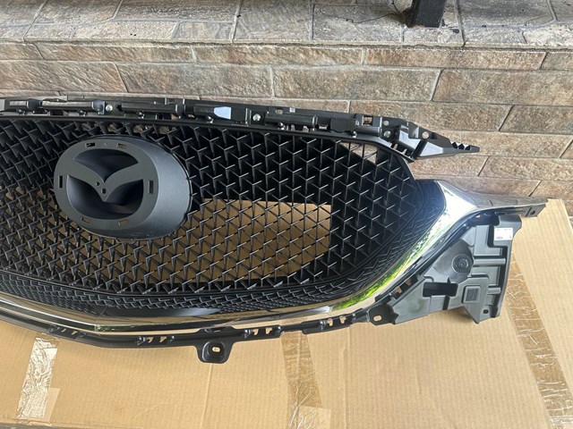 Решітка Mazda KB8A50710K