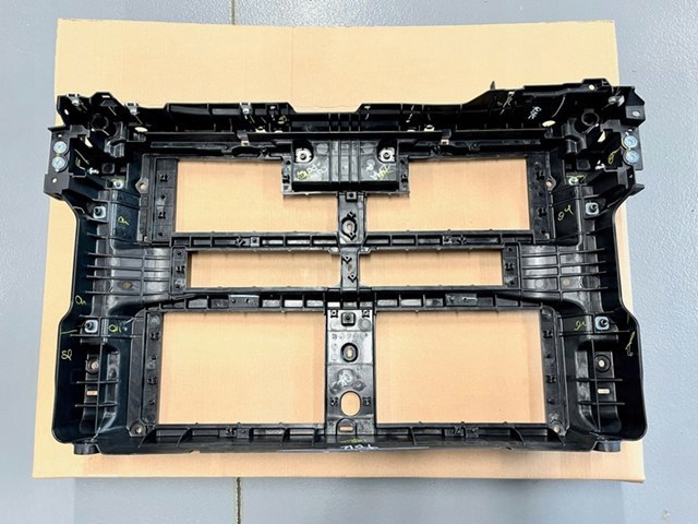 Купити BCKA53110 Mazda Рамка кріплення радіатора