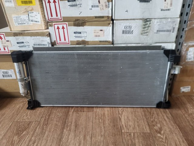 Конденсатор кондиціонера Nissan/Infiniti 921005NA0A ціна, від 103.37 USD