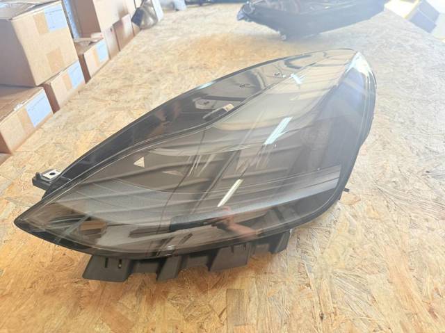Фара Tesla 107737100K ціна, від 250.03 USD