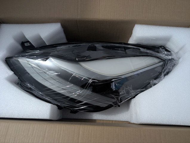 Фара Tesla Motors 151495200D