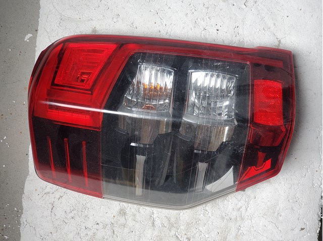 Купити 8330B215 Mitsubishi Лівий стоп