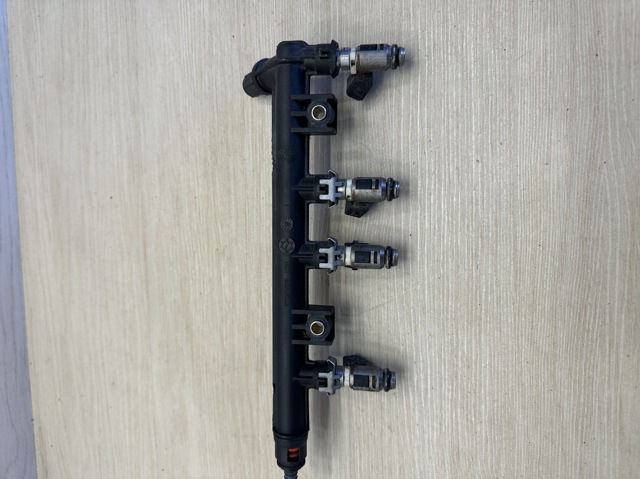 Купити IWP095 Magneti Marelli Форсунка дизельна в зборі, розпилювач + тримач
