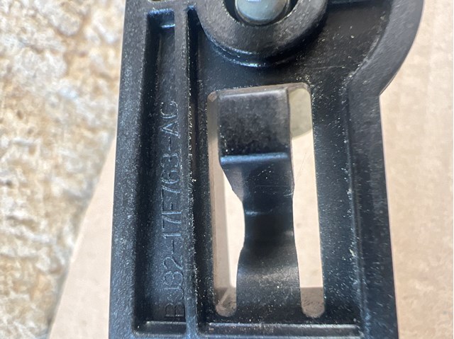 Кріплення бампера Land Rover LR034222 ціна, від 17.74 USD