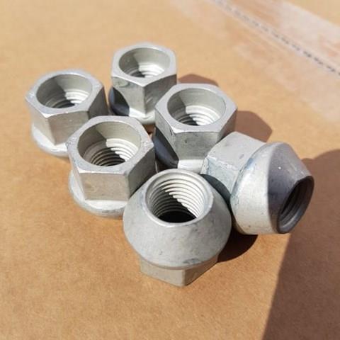 Купити 102700200B Tesla Колісні гайки