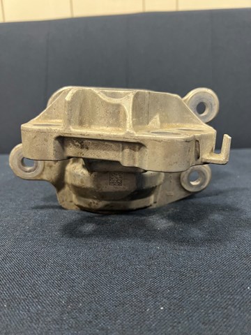 Подушка (опора) двигуна, задня Land Rover LR114070 ціна, від 91.53 USD