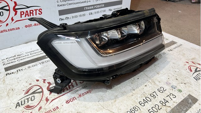 Купити 8114560Q50 Toyota Фара правая