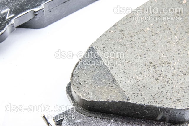 04465AZ219 Toyota Передні гальмівні колодки