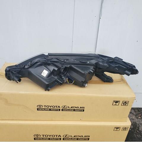 Фара правая Toyota 8114533D71 ціна, від 872.28 USD