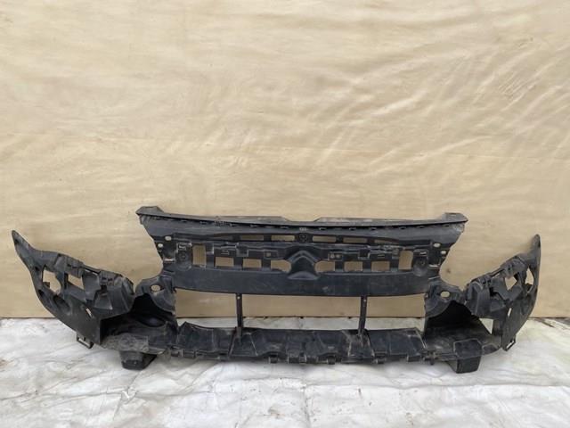 Кронштейн бампера переднього, центральний Peugeot/Citroen 9810895080