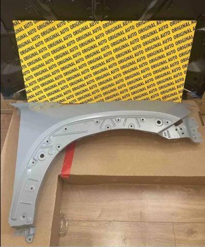 Переднє праве крило Mazda VA4052111