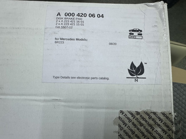 Купити A0004200604 Mercedes Колодки гальмівні передні, дискові