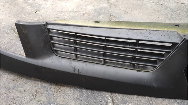 Купити 8200150629 Renault (RVI) Захисна решітка радіатора