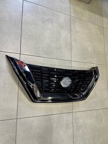 Облицювання радіатора Nissan/Infiniti 623106RR0B ціна, від 112.50 USD