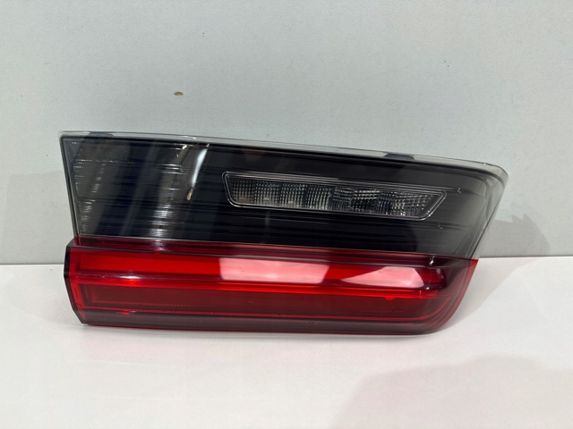 Задня ліва внутрішня фара Autotechteile 7026351
