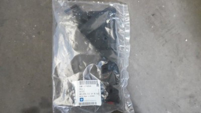 Направляюча переднього бампера, права General Motors 22798556 ціна, від 4.38 USD