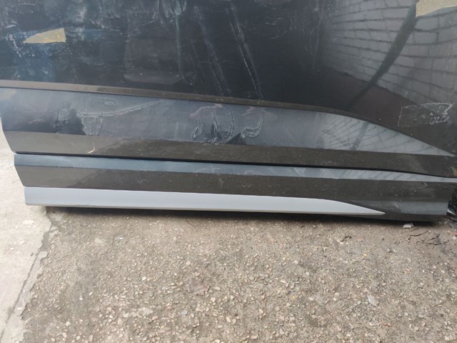 Пасажирські передні двері на Audi Q3  F3B