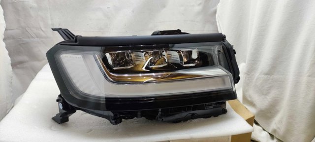 8114560Q51 Toyota Фара правая