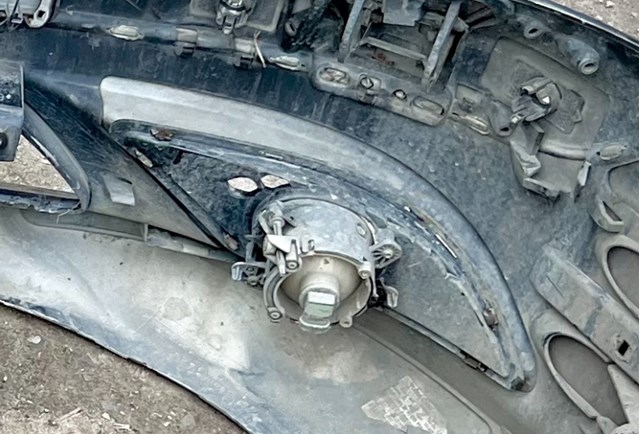 A2218850253 Mercedes Заглушка протитуманки передньої правої