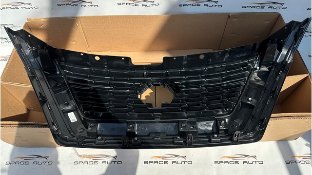 Решітка радіатора 623106RA0A Nissan/Infiniti