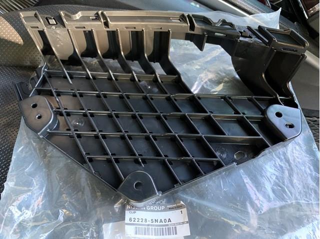Купити 622285NA0A Nissan/Infiniti Кронштейн бампера переднього, правий