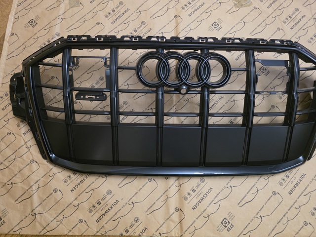 4M0853651AK VAG Решітка радіатора