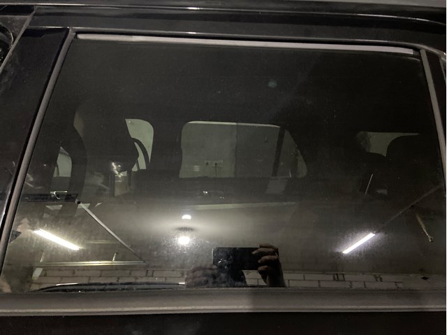 Скло заднє ліве Ford BB5Z7825713B