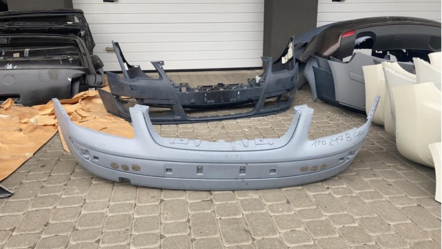 Передній бампер PVW04068BA Signeda