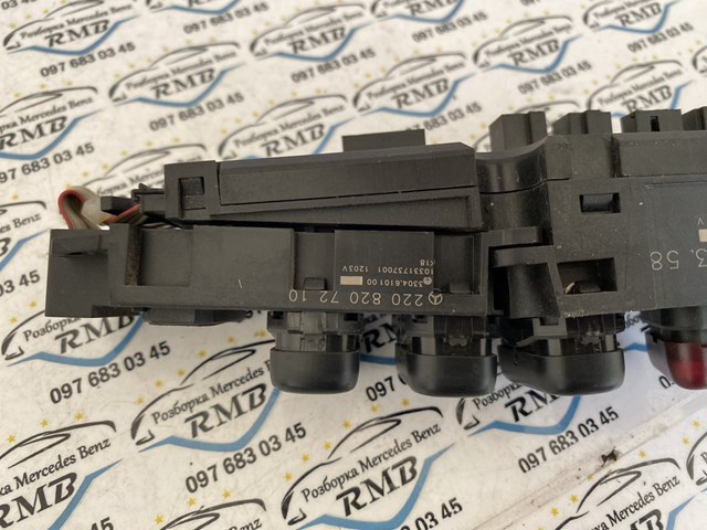 Блок кнопок центральної консолі A2208214358 Mercedes