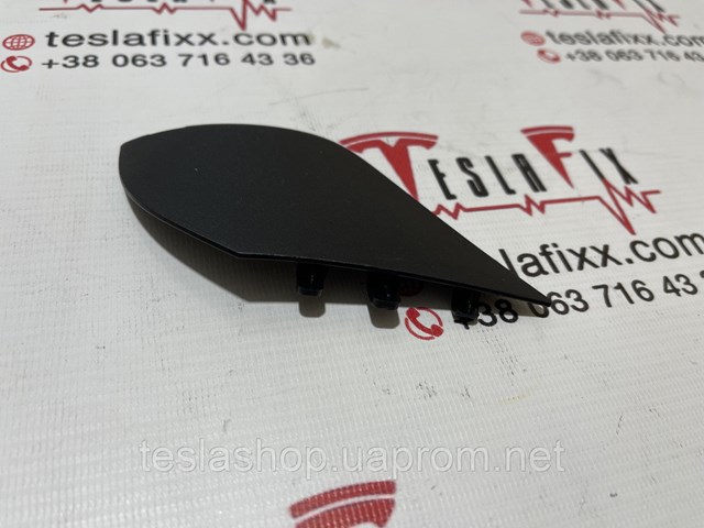 Купити 105705600D Tesla Заглушки буксирувального гака