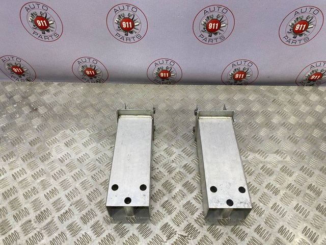 622105NA0A Nissan/Infiniti Кронштейн підсилювача переднього бампера