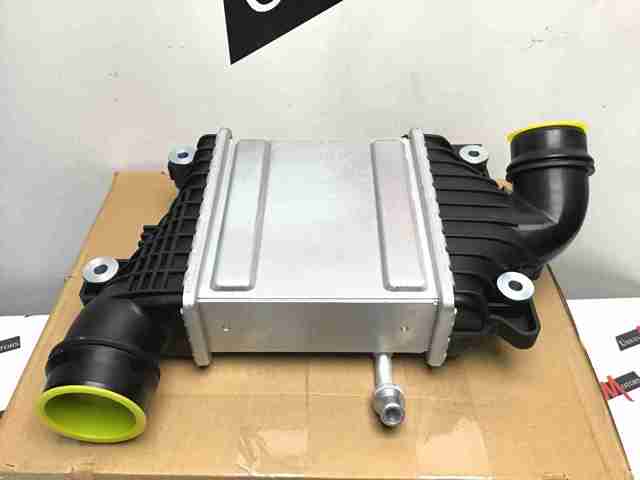 Інтеркулер LR092321 Land Rover