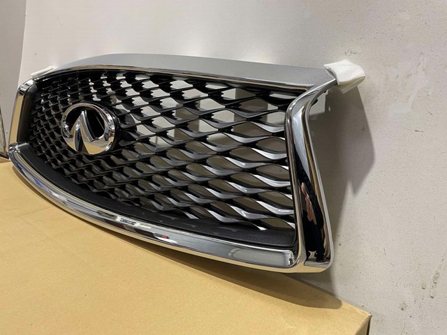 Решітка радіатора 623106HH0A Nissan/Infiniti