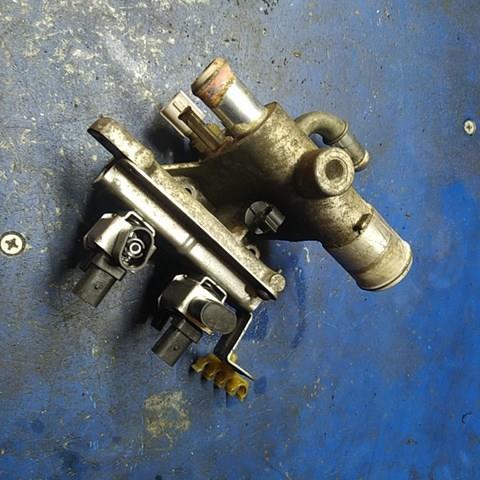 Фланець системи охолодження (трійник) Ford 1S7G8K556AJ ціна, від 21.61 USD