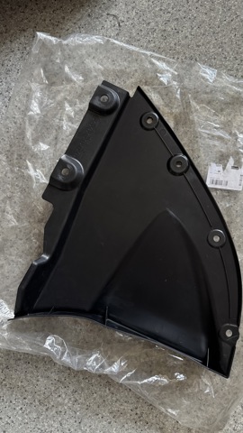 KPF256114 Mazda повітропровід радіатора