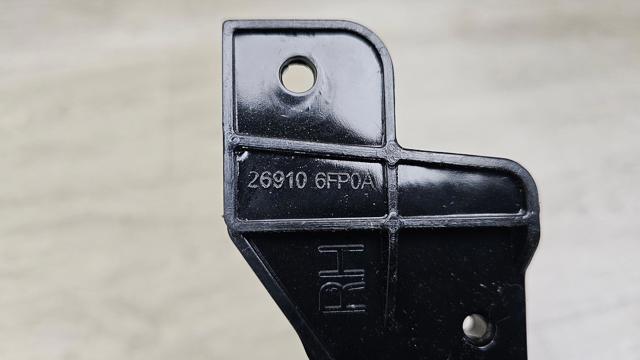 Кріплення протитуманки правої FPS FP5042932