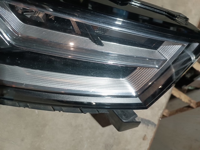 Купити 4M0941006B VAG Права блок фара