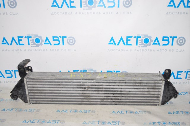 Купити PY8W13565 Mazda Радіатор интеркуллера