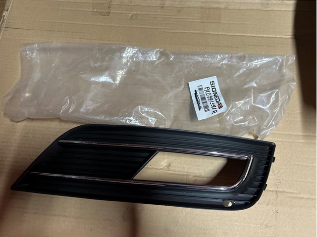 Решітка переднього бампера, права Signeda PAD99139AR ціна, від 11.40 USD