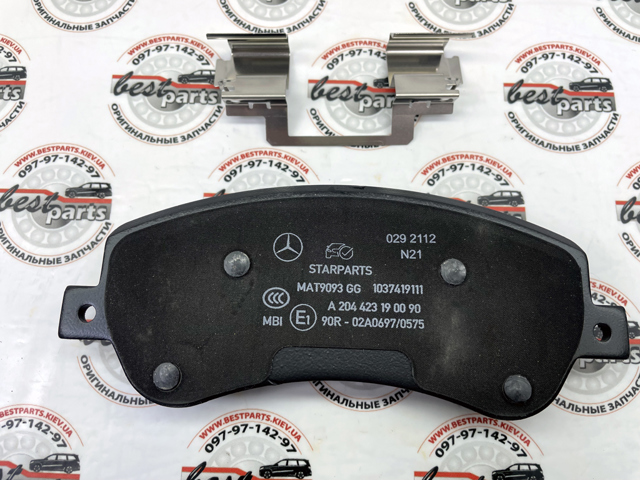 Передні тормозні колодки A000420930490 Mercedes