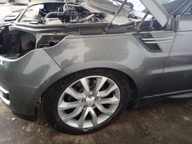 Крило переднє ліве LR061824 Land Rover
