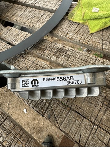  Chrysler 68440556AB ціна, від 127.95 USD